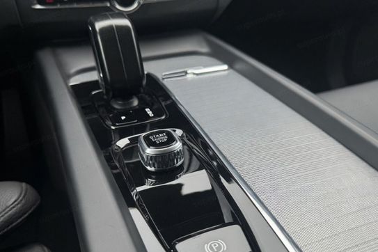 Volvo XC60 B5 B AWD Plus Dark aut