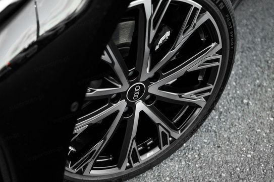 Audi A6 E-tron quattro Avant S line