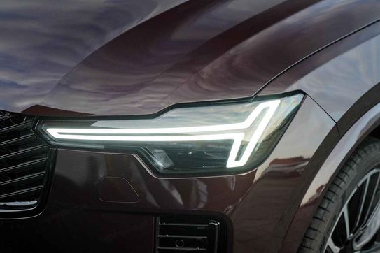 Volvo XC90 T8 AWD Plug-In Hybrid Ultra Dark