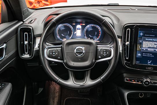Volvo XC40 T3 Momentum Pro