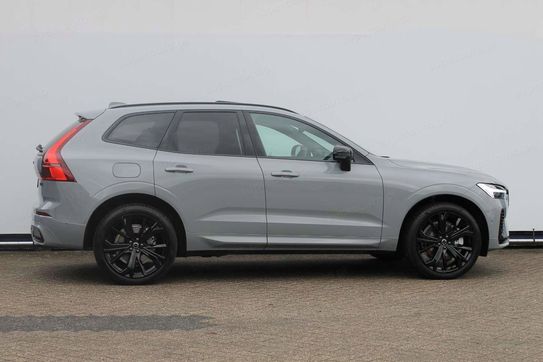 Volvo XC60 B5 AWD Ultra Black Edition