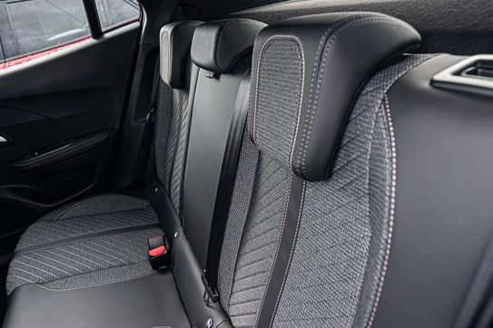 Peugeot 2008 Allure e-DCS 1.2 mHEV