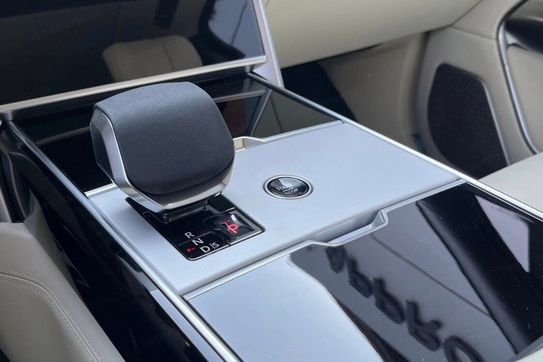 Land Rover Range Rover P550e Autobiography