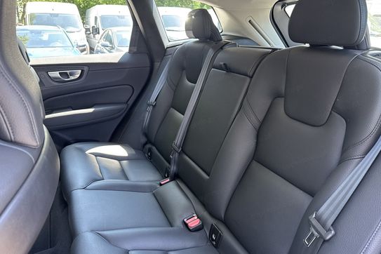 Volvo XC60 B4 B Plus Dark