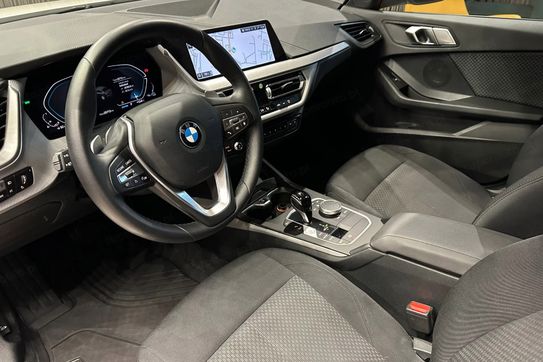 BMW Seria 2 220i Advantage aut