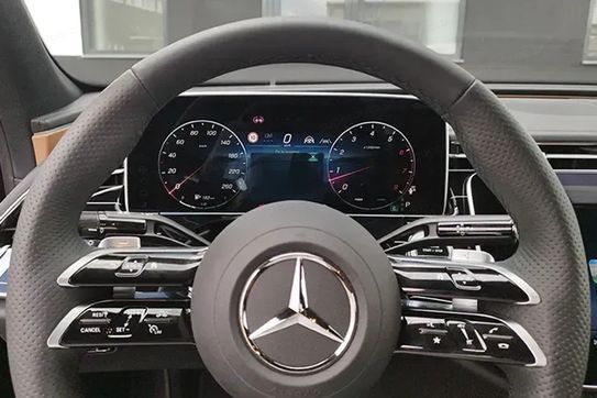 Mercedes Klasa E 200 AMG