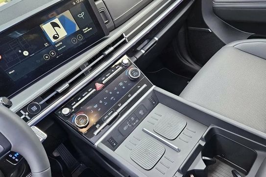 Hyundai Santa Fe 1.6 T-GDI HEV Platinum 4WD aut 5os.