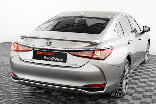 Lexus ES 300h Business Edition +