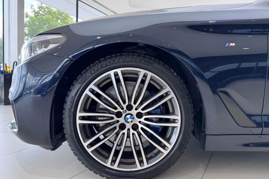 BMW Seria 5 530i xDrive M Sport sport