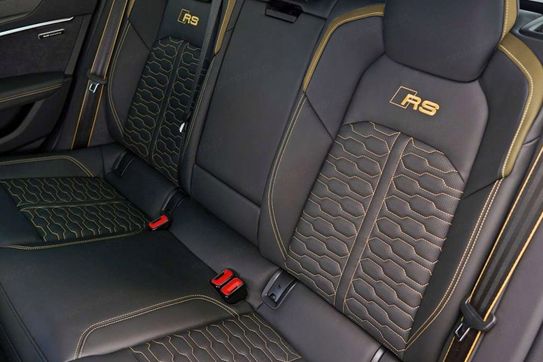 Audi A6 RS6 TFSI quattro Performance Avant