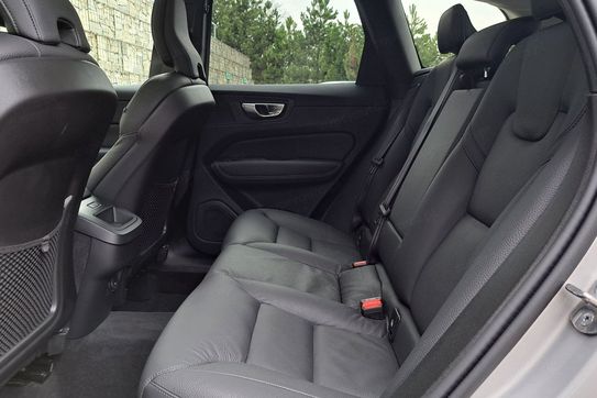 Volvo XC60 B5 B AWD Plus Dark aut