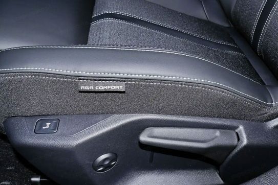 Peugeot 408 Business 1.2 mHEV e-DSC6