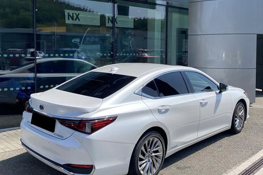 Lexus ES 300h Omotenashi