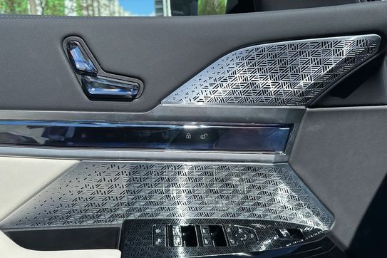 BMW Seria 7 M760e PHEV xDrive sport-aut