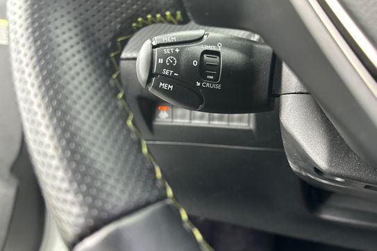 Peugeot 2008 GT 1.2 PureTech EAT8