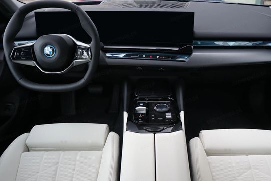 BMW i5 eDrive40