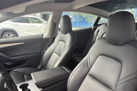 Tesla Model 3 RWD