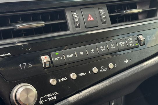 Lexus ES 300h Business Edition