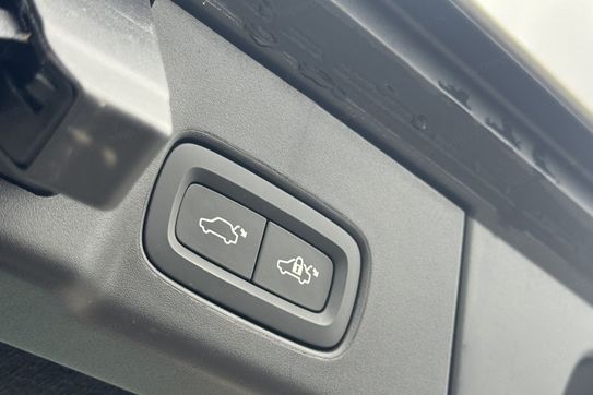 Volvo V90 T6 AWD Plug-In Hybrid Plus Dark aut