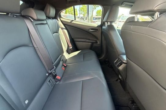 Lexus UX 300h F Sport Design Hybrid Dynamic Force