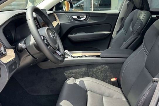 Volvo XC60 B5 AWD Ultra Dark