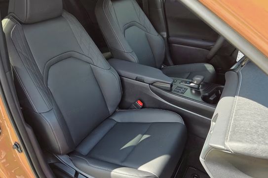Lexus UX 300h F Sport Design Hybrid Dynamic Force