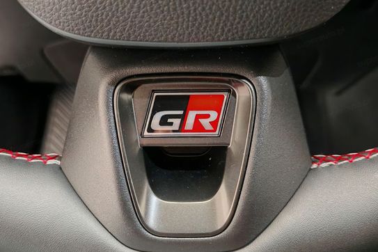 Toyota C-HR GR Sport 2.0 Hybrid Dynamic Force Plug-in