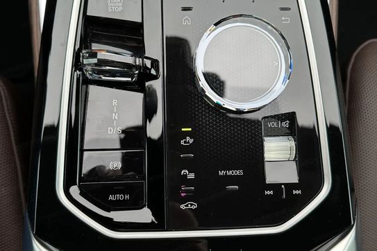 BMW Seria 7 M760e PHEV xDrive sport-aut