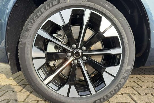 Volvo XC60 B5 AWD Ultra Dark
