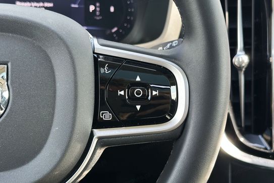 Volvo V60 B4 B Plus Dark