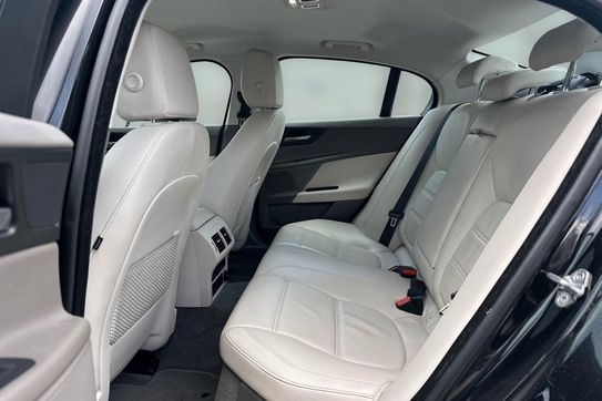 Jaguar XE D Prestige