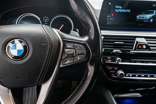BMW Seria 5 520d xDrive Sport Line