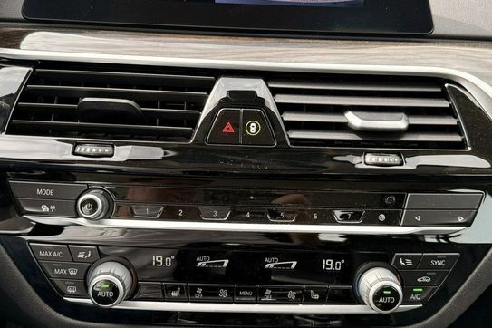 BMW Seria 5 530e iPerformance xDrive Luxury Line sport