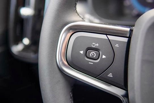 Volvo XC40 B4 Plus Dark