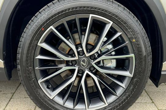 Lexus NX 450h+ Omotenashi 2.5 Plug-in Hybrid