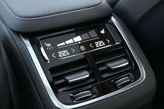 Volvo XC90 T8 AWD Plug-In Hybrid Ultra Dark 7os