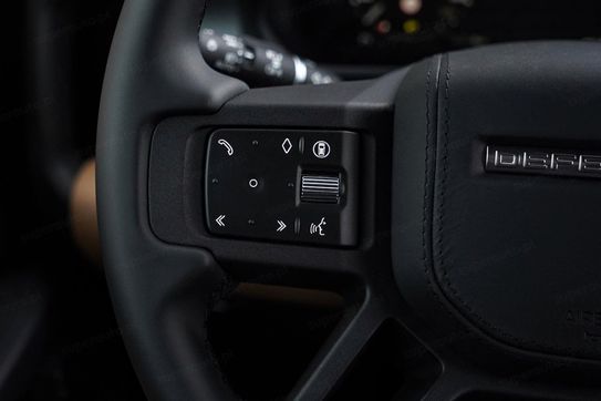 Land Rover Defender 130 D350 X-Dynamic HSE