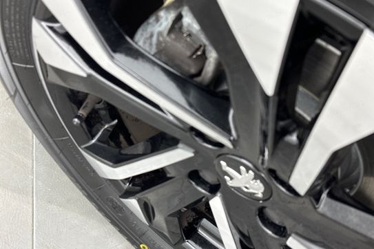 Peugeot 2008 GT 1.2 PureTech EAT8