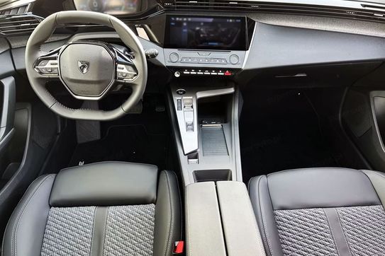 Peugeot 308 Allure EAT8 1.5 BlueHDi