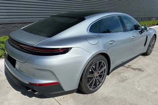 Porsche Panamera 4