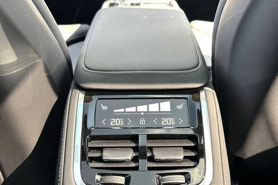 Volvo XC90 T8 AWD Plug-In Hybrid Ultra Dark 7os aut