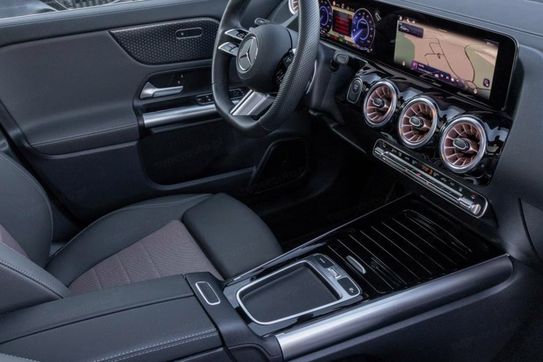 Mercedes EQA 250+ Electric Art