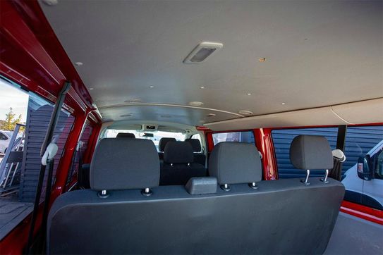 Volkswagen Transporter Kombi L2H1