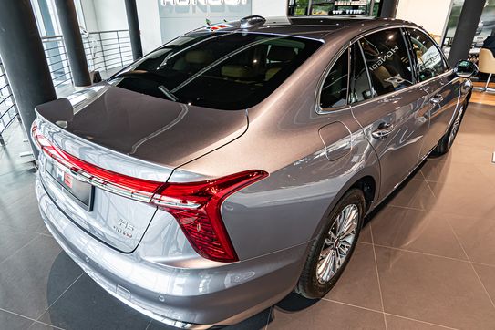 Hongqi H5 Deluxe 2.0T DSG