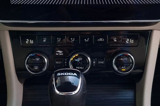 Skoda Superb 2.0 TDI SCR Style DSG