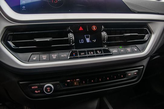 BMW Seria 1 118i Advantage aut