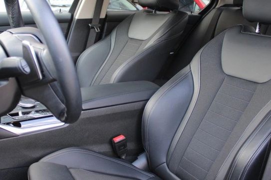 BMW Seria 3 320i xDrive