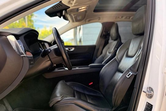 Volvo XC60 T8 Plug-In Hybrid AWD Ultimate Dark aut