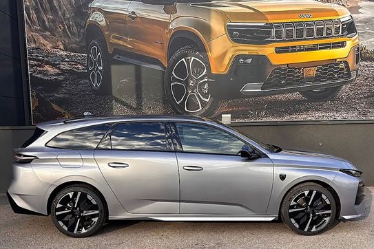 Peugeot 308 GT Exclusive S&S e-DCS6 1.2 mHEV