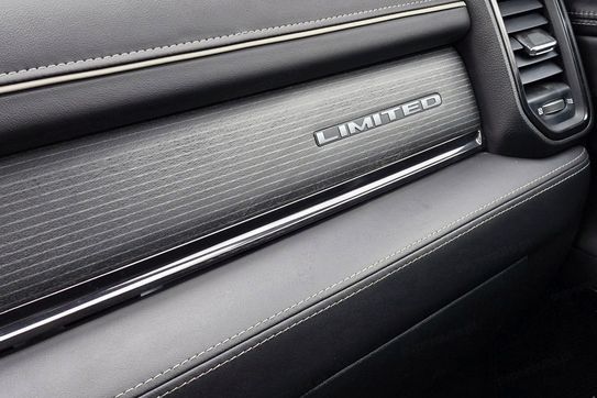 RAM 1500 Limited V8 HEMI